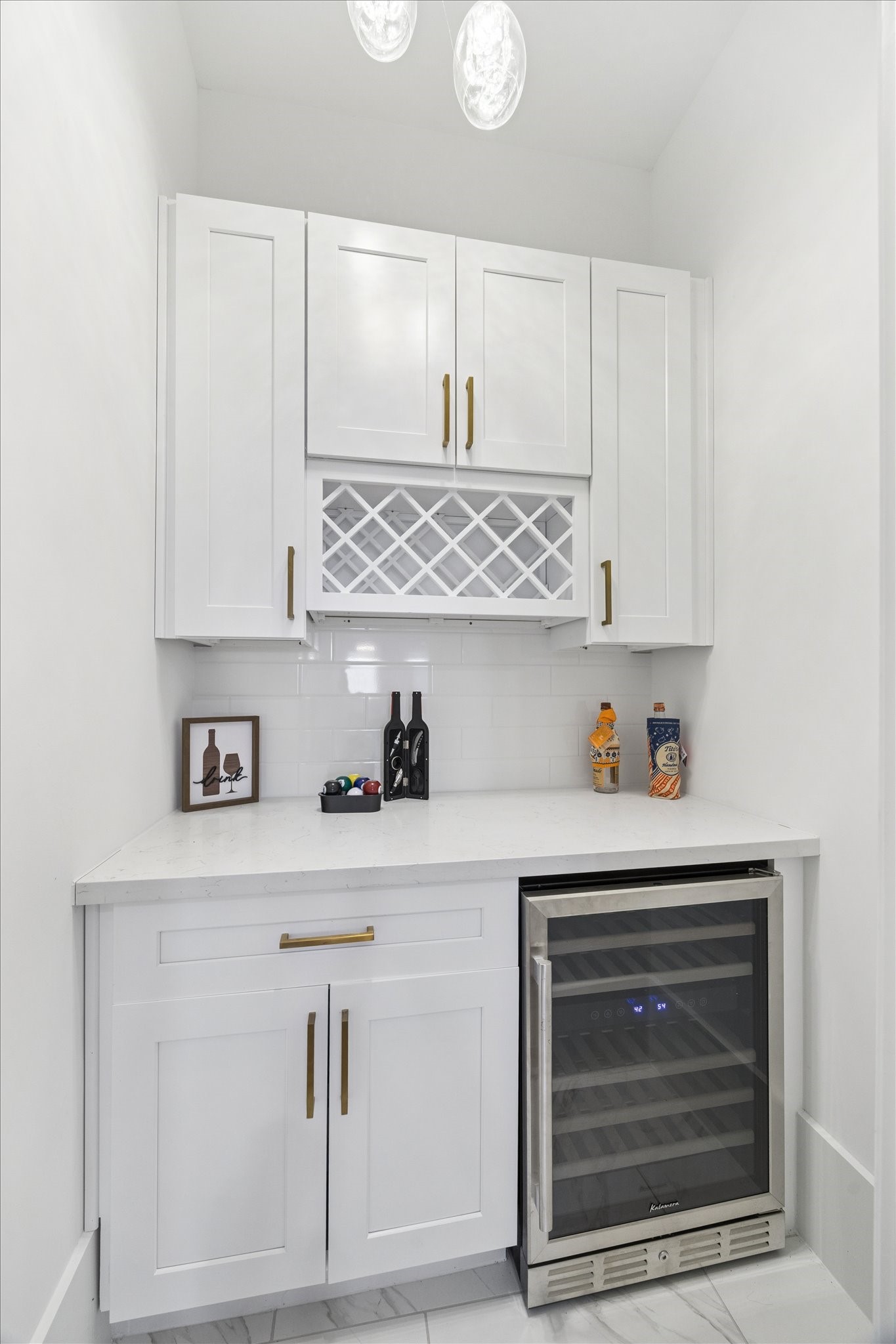 9233 Madera Road Houston, TX 77078 - Photo 12 of 25 a kitchen with white cabinets and appliances