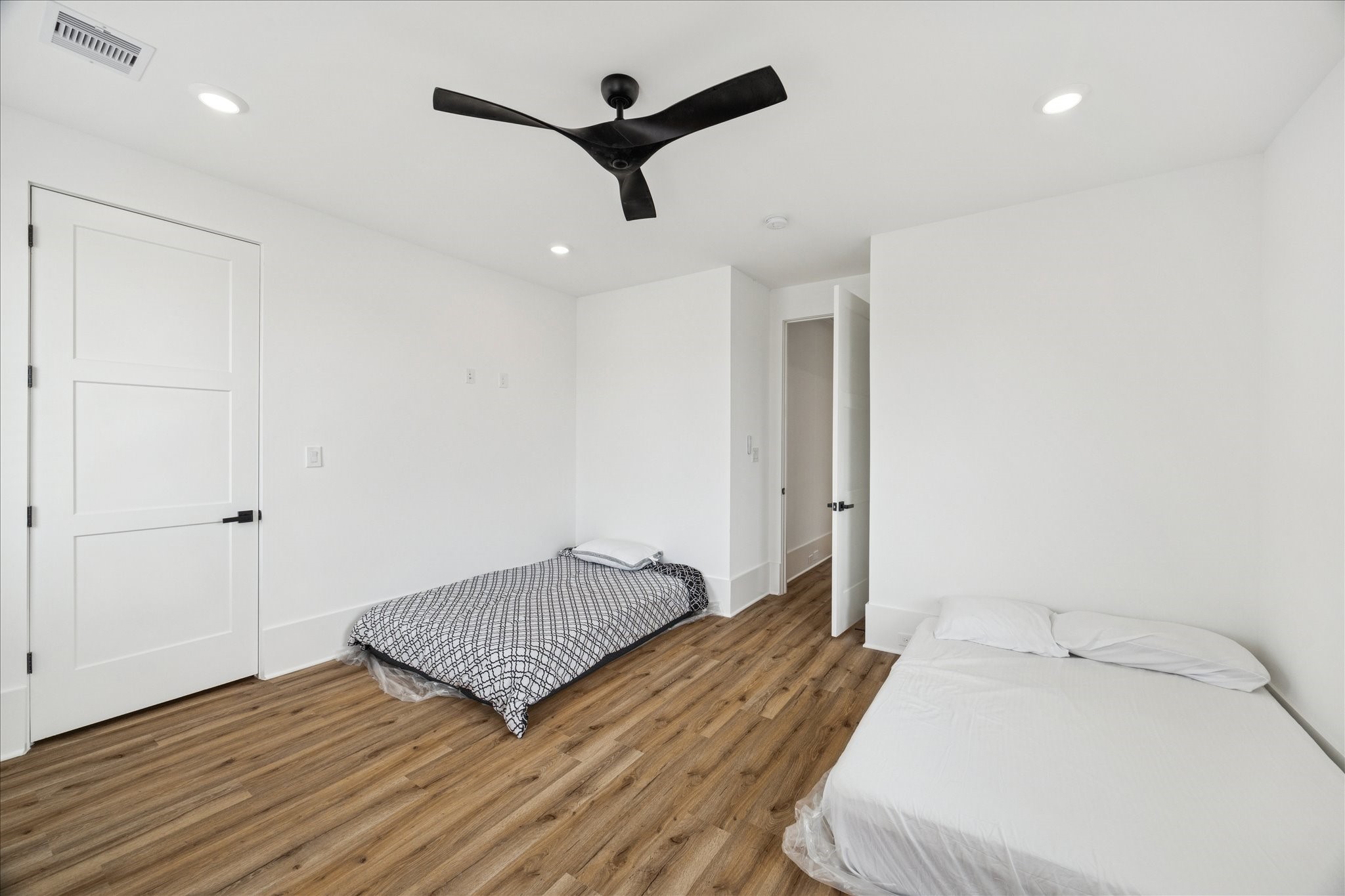 9233 Madera Road Houston, TX 77078 - Photo 18 of 25 a bedroom with a bed and a ceiling fan