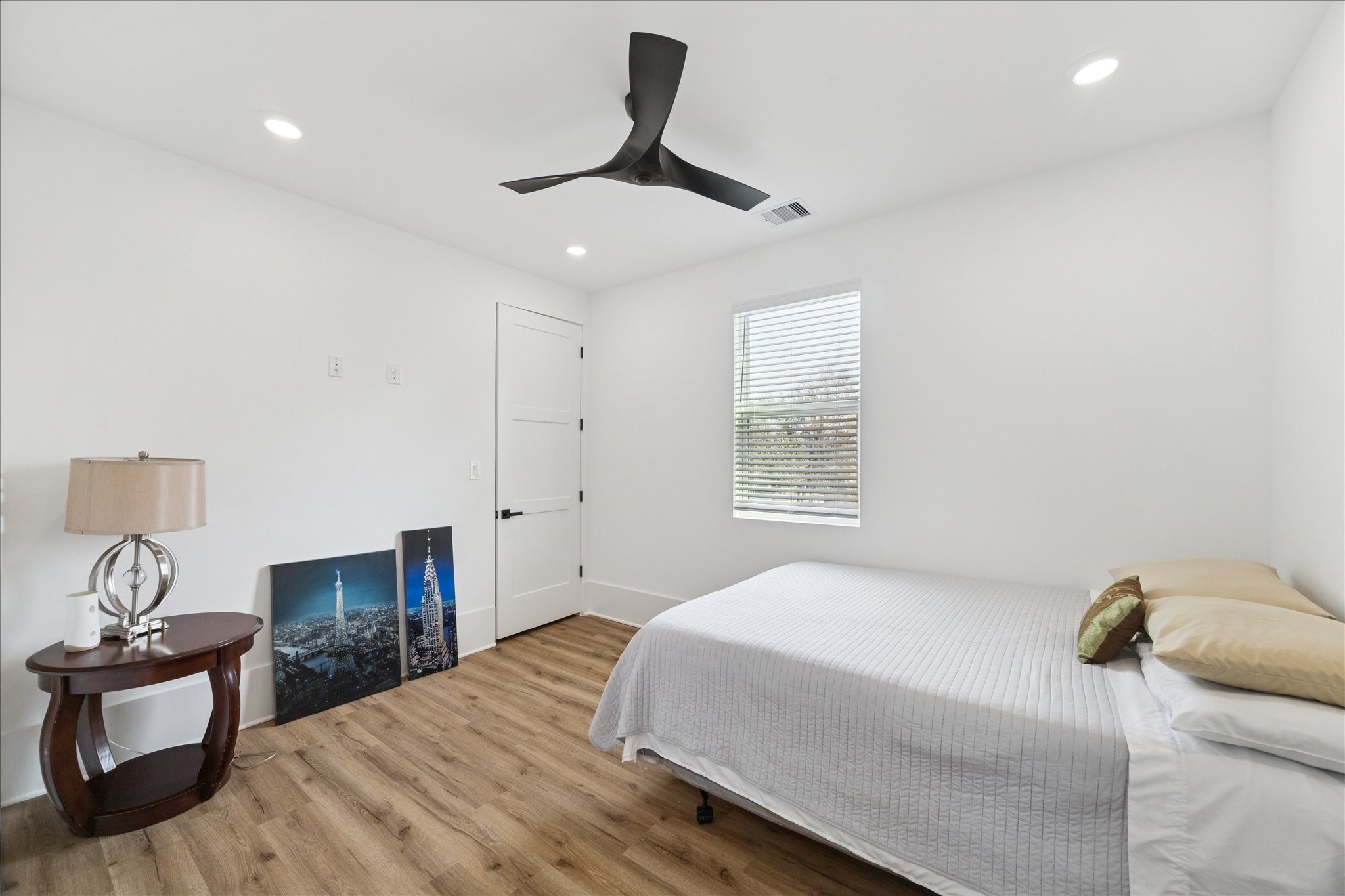 9233 Madera Road Houston, TX 77078 - Photo 20 of 25 a bedroom with a bed and a large window