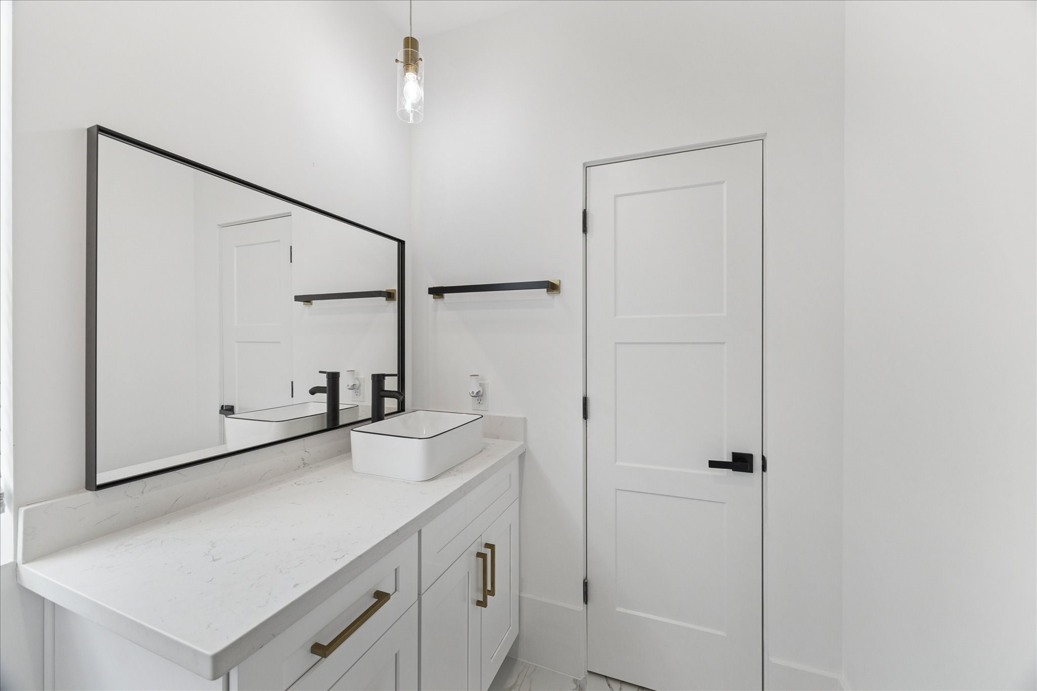 9233 Madera Road Houston, TX 77078 - Photo 21 of 25 Bath two has same custom finishes as the rest of this amazing home