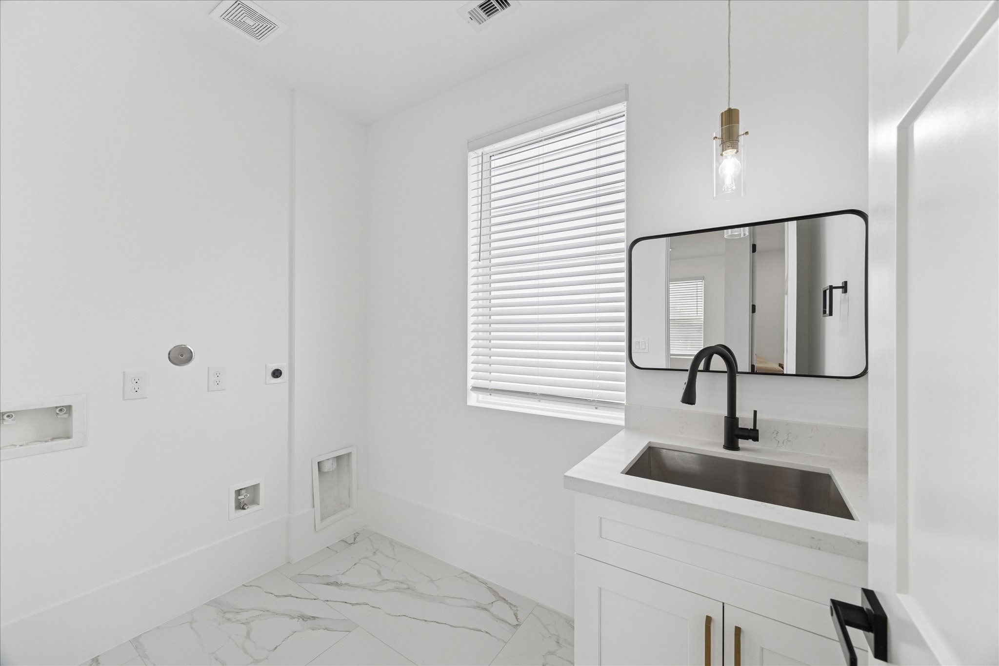 9233 Madera Road Houston, TX 77078 - Photo 23 of 25 a bathroom with a sink a mirror and shower