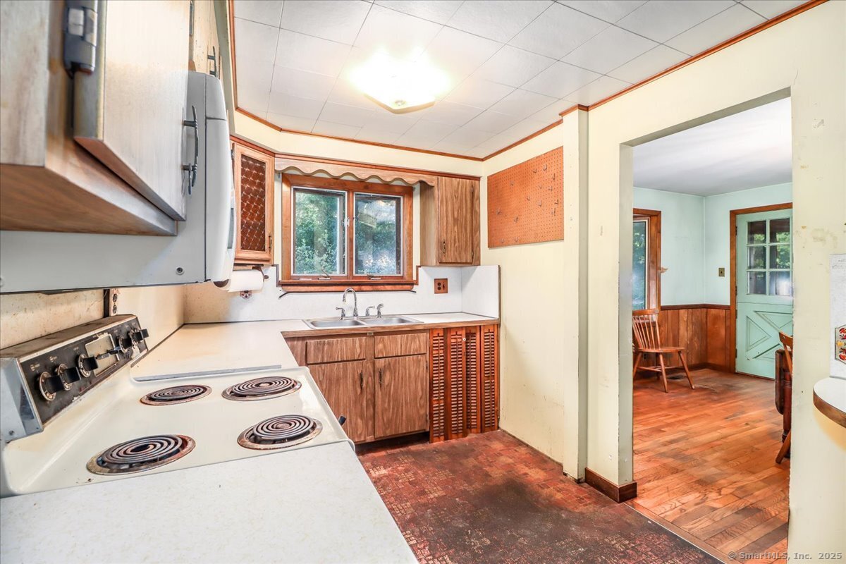 16 Farrell Road Newtown, CT 06470 - Photo 33 of 38 a kitchen with a stove a sink and a refrigerator