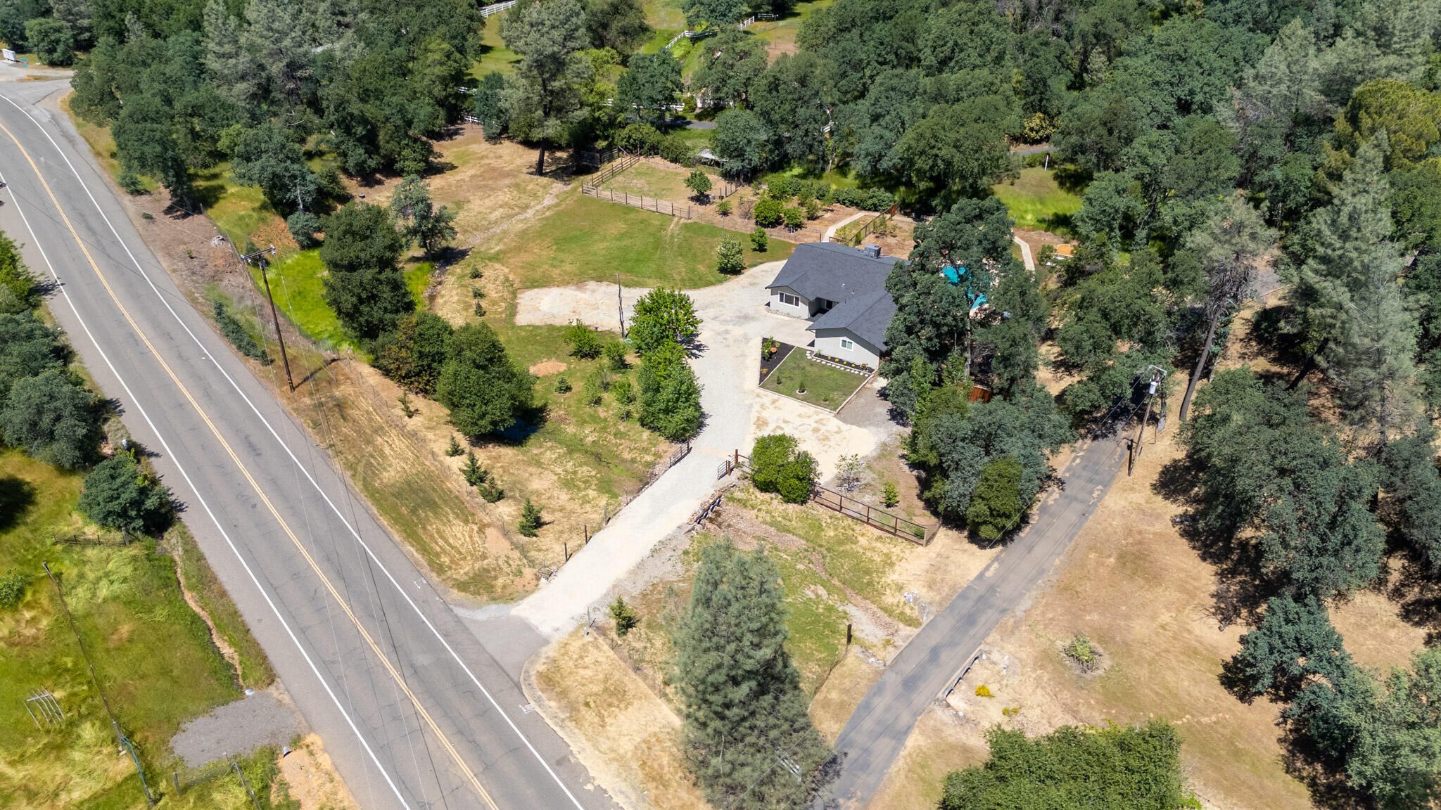20035 Old Alturas Road Redding, CA 96003 - Photo 25 of 36 20035Sandy-13