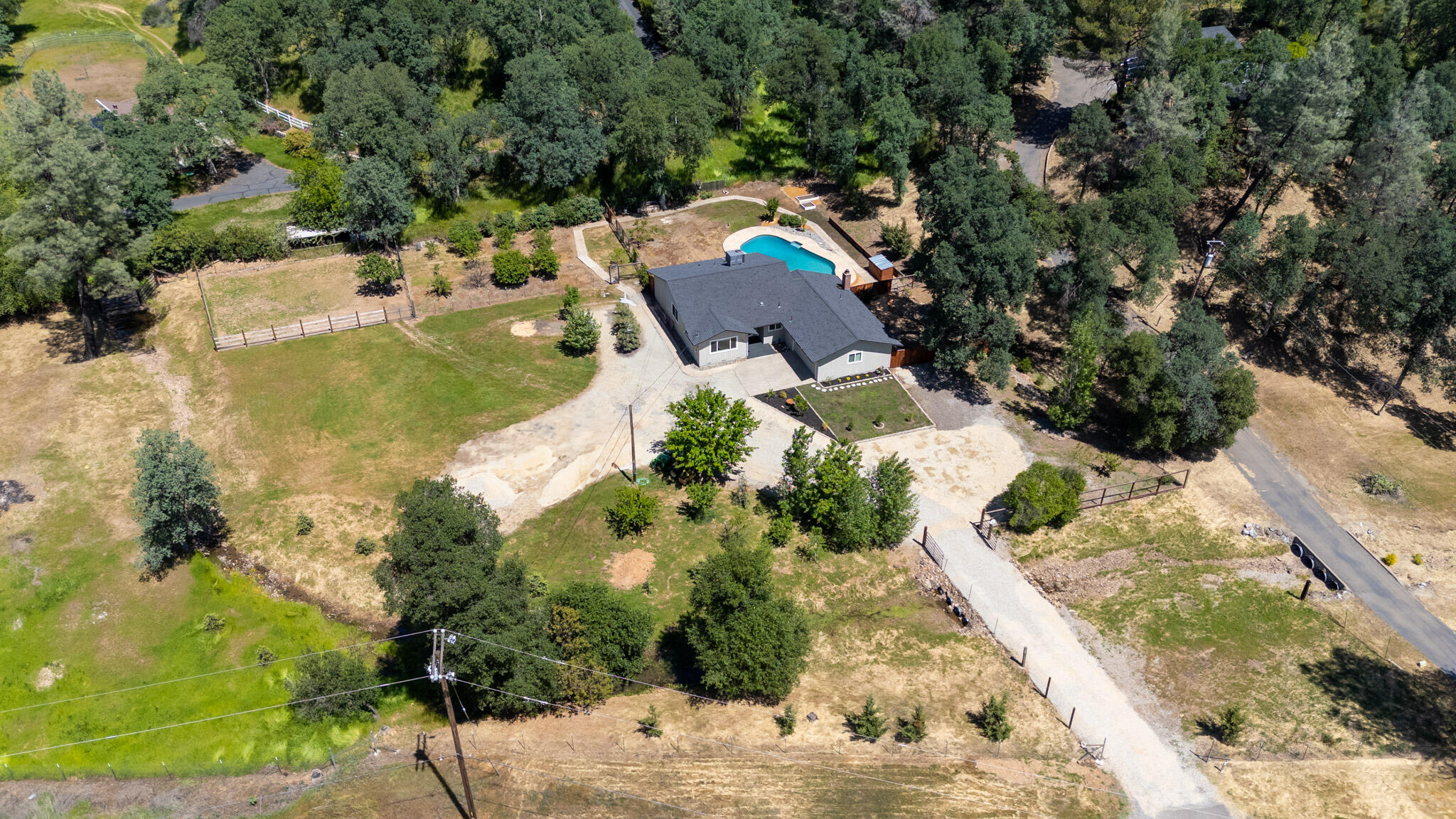 20035 Old Alturas Road Redding, CA 96003 - Photo 4 of 36 20035Sandy-12