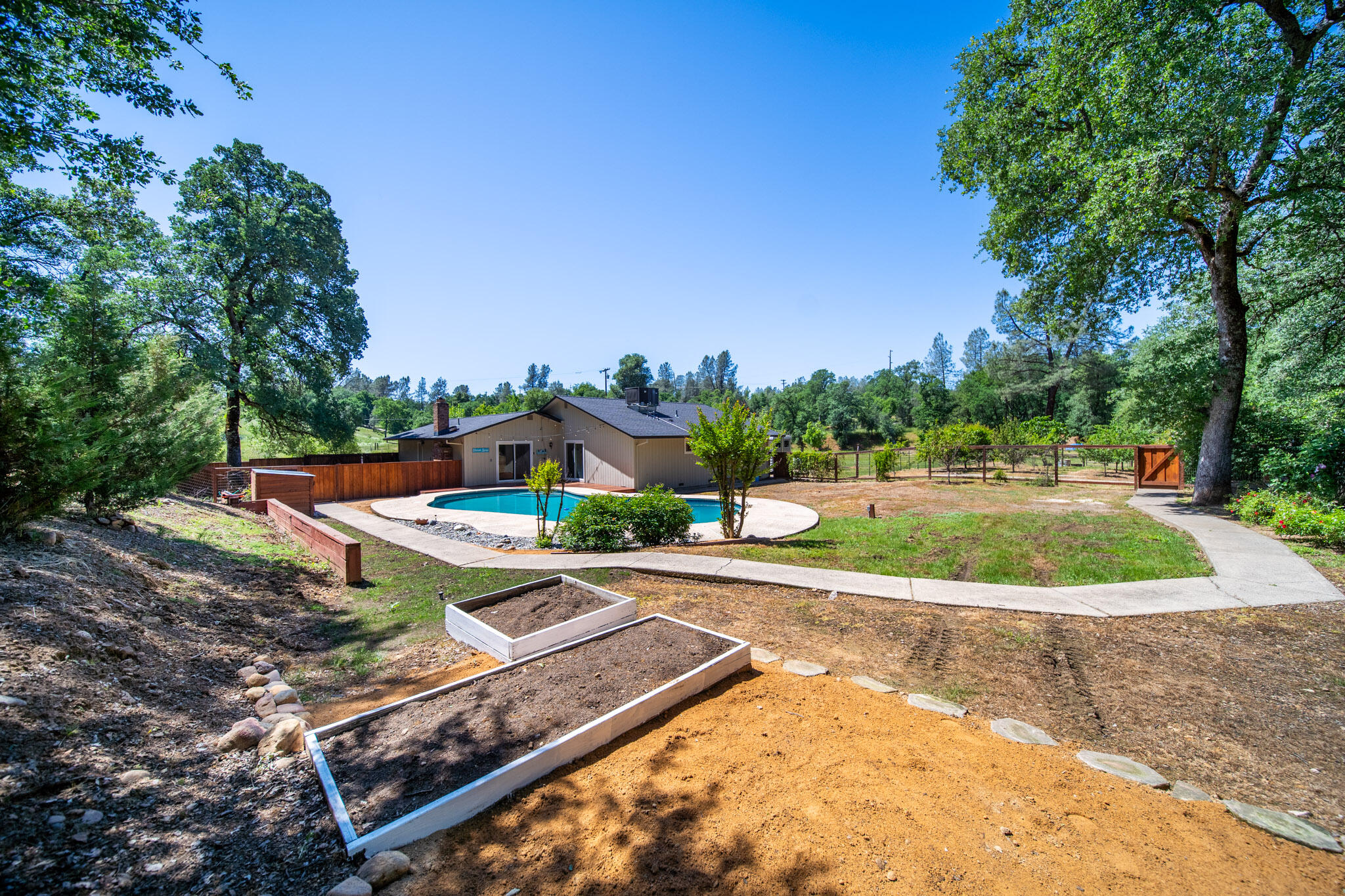 20035 Old Alturas Road Redding, CA 96003 - Photo 5 of 36 20035Sandy-03