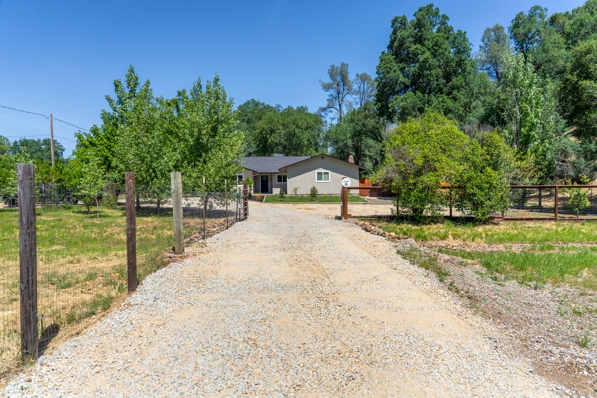 20035 Old Alturas Road Redding, CA 96003 - Photo 7 of 36 20035Sandy-11