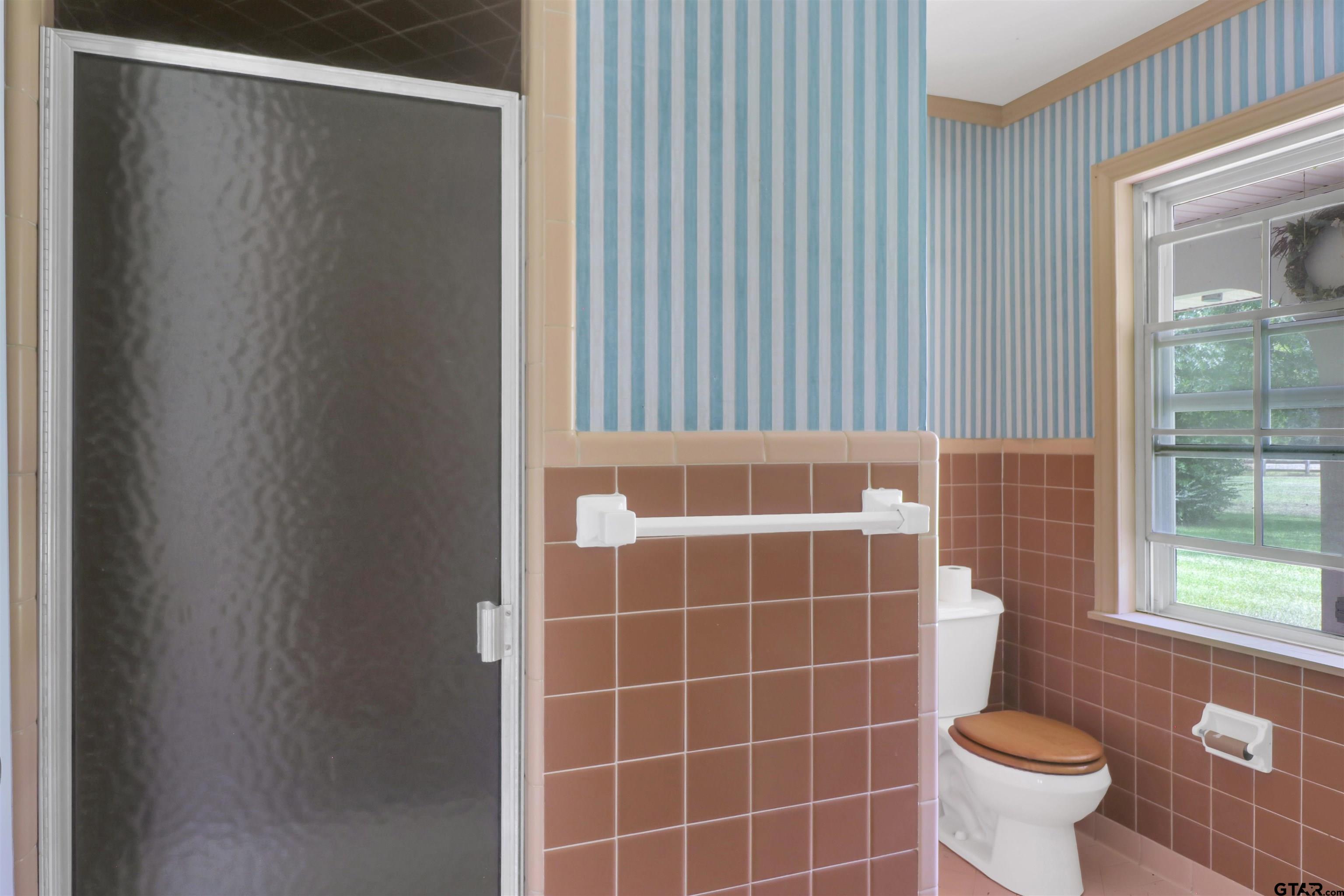 17645 East Us Highway Rusk, TX 75785 - Photo 25 of 31 a bathroom with a toilet