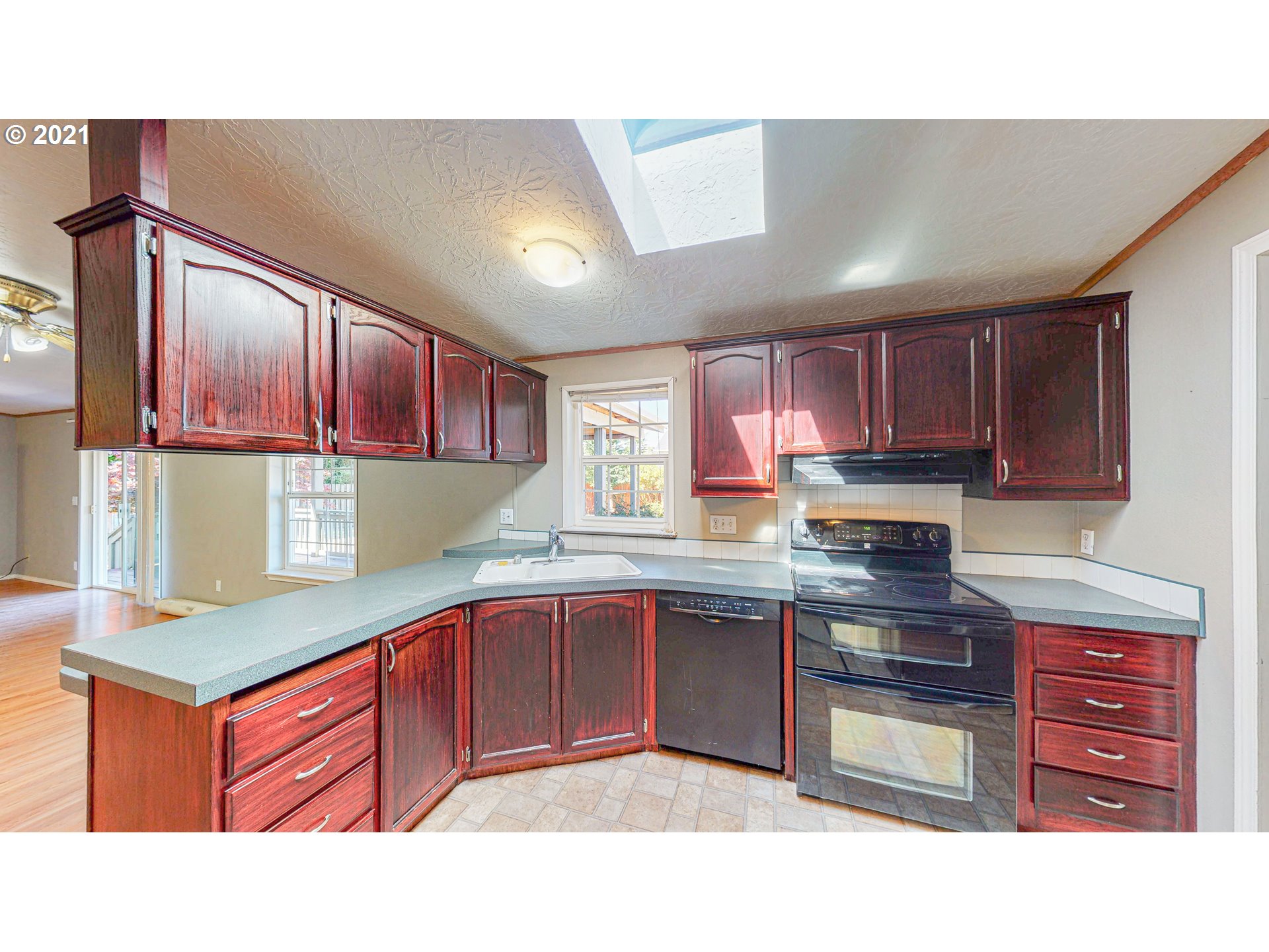 63899 Wallace Road Coos Bay, OR 97420 - Photo 10 of 27 Gallery Image 10
