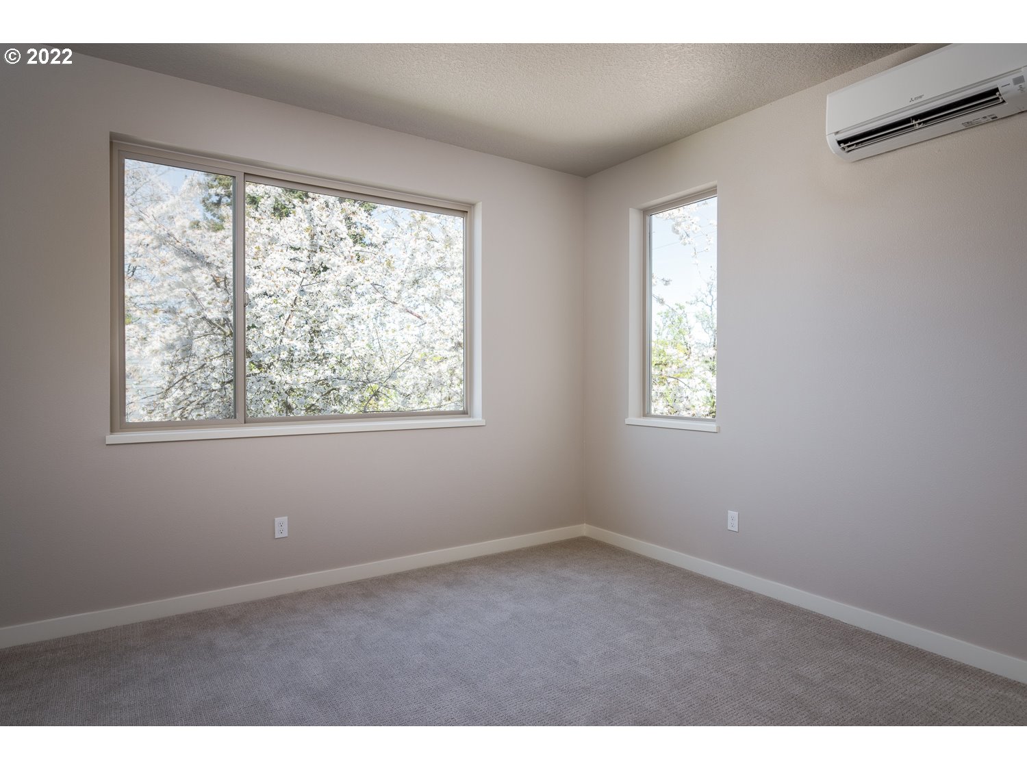 1175 Southeast Grant Street Portland, OR 97214 - Photo 26 of 32 an empty room with a window