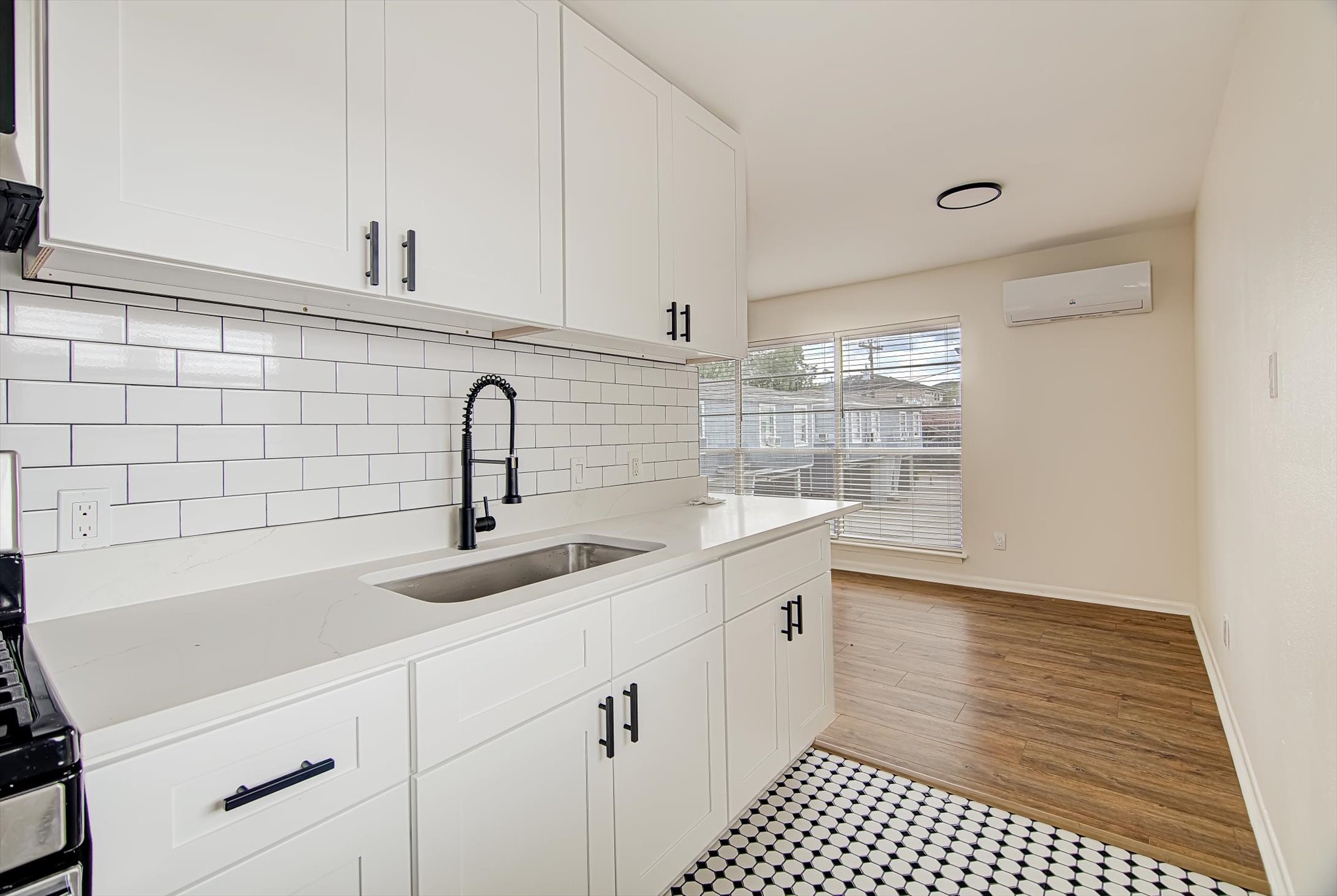 1915 McDuffie Street, Unit 1 Houston, TX 77019 - Photo 6 of 24
