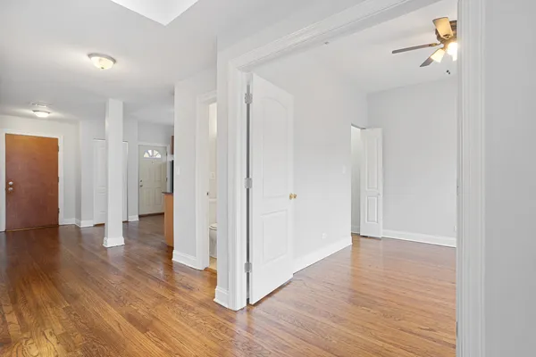 $2,700 | 2015 West Jarvis Avenue, Unit 2, Chicago, IL 60645