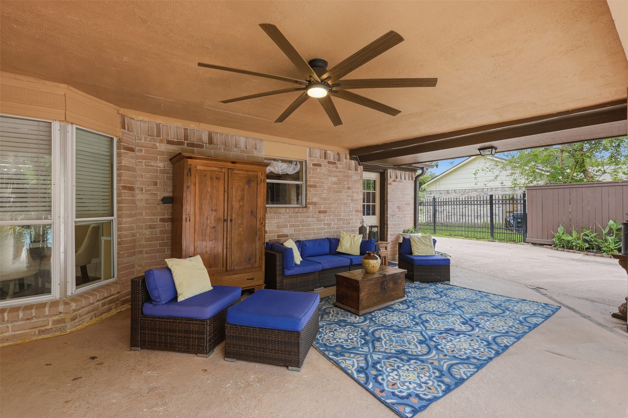 7010 River Mill Drive Spring, TX 77379 - Photo 22 of 29 a outdoor living space with furniture
