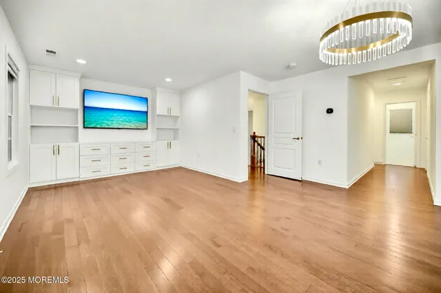 $1,050,000 | 29 Bristol Road, Manalapan, NJ 07726