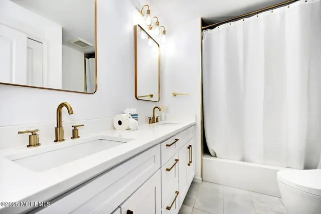 $1,050,000 | 29 Bristol Road, Manalapan, NJ 07726