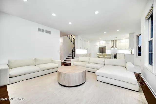 $1,050,000 | 29 Bristol Road, Manalapan, NJ 07726