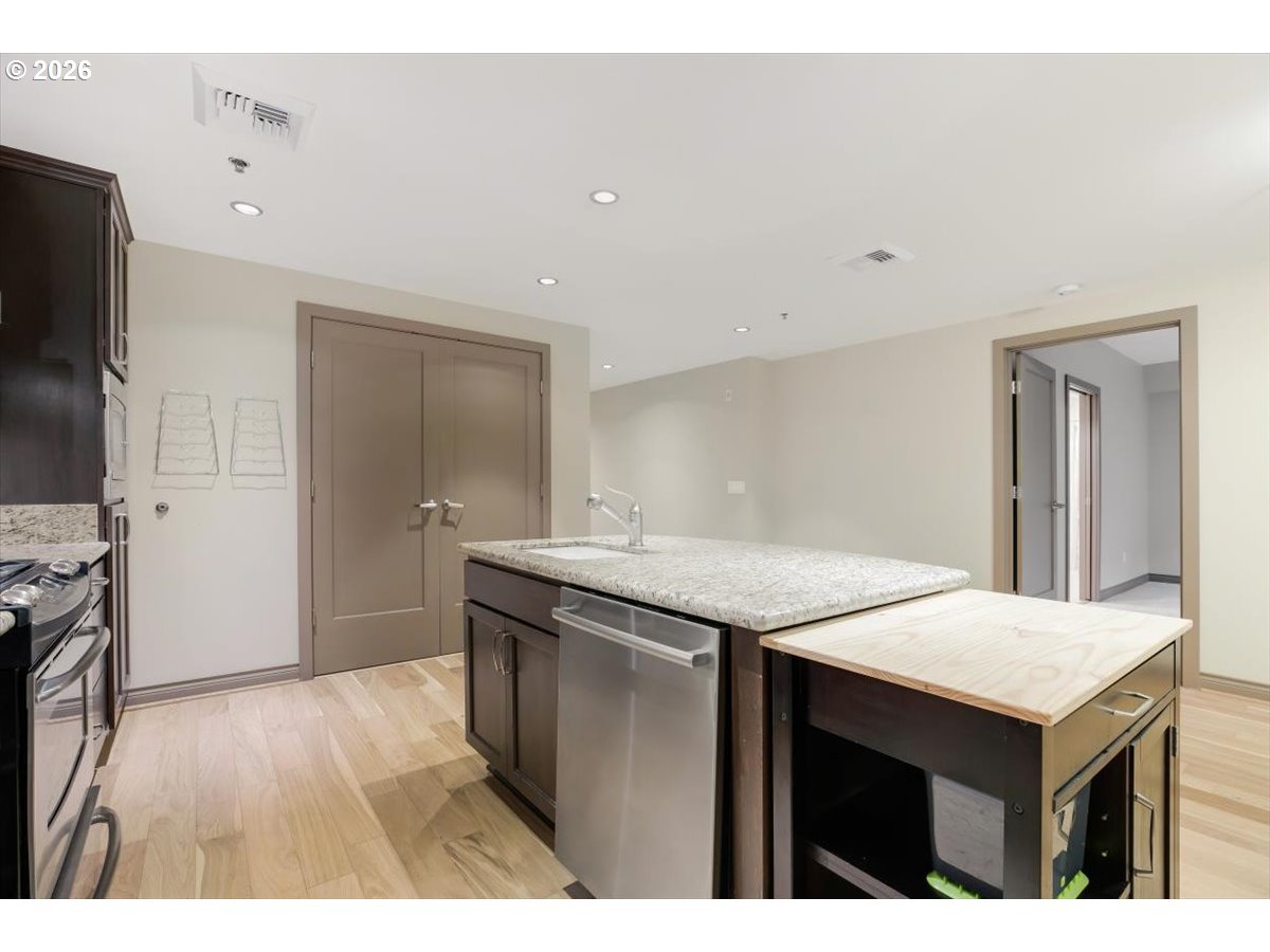 2454 Northwest Westover Road, Unit 102 Portland, OR 97210 - Photo 10 of 32