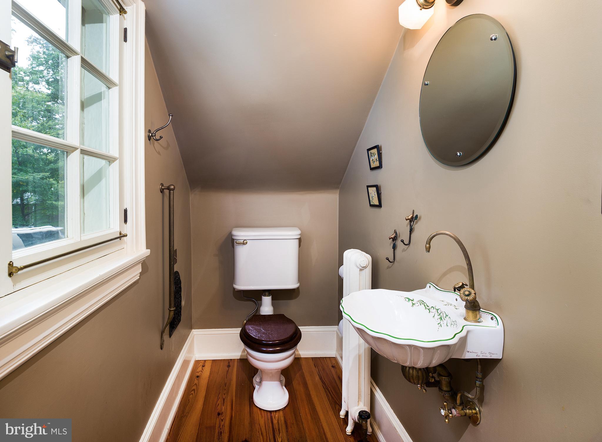 455 St Davids Avenue Wayne, PA 19087 - Photo 25 of 46 Powder Room