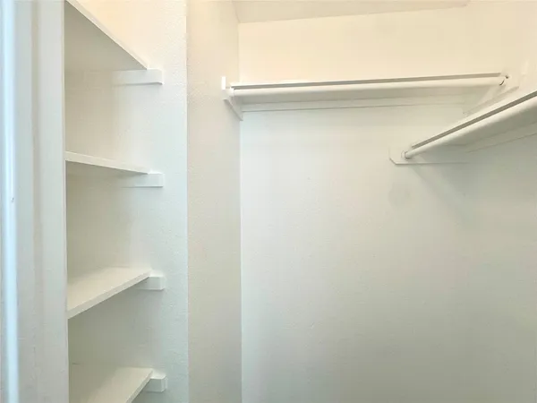 $2,000 | 529 West Metcalfe Street, Hutto, TX 78634