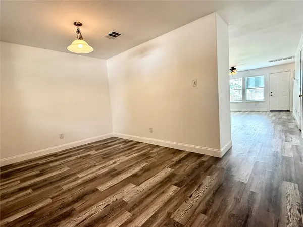 $2,000 | 529 West Metcalfe Street, Hutto, TX 78634