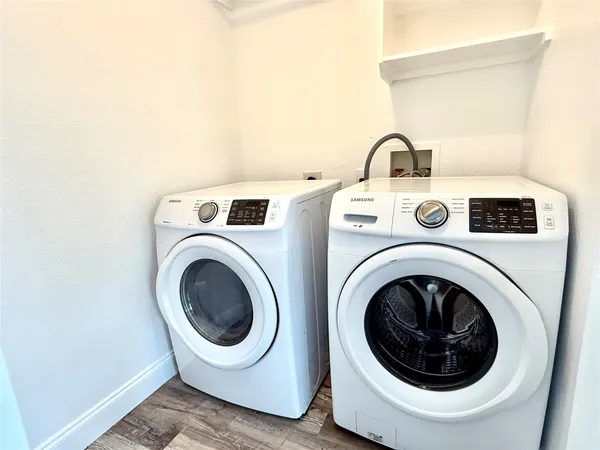 $2,000 | 529 West Metcalfe Street, Hutto, TX 78634