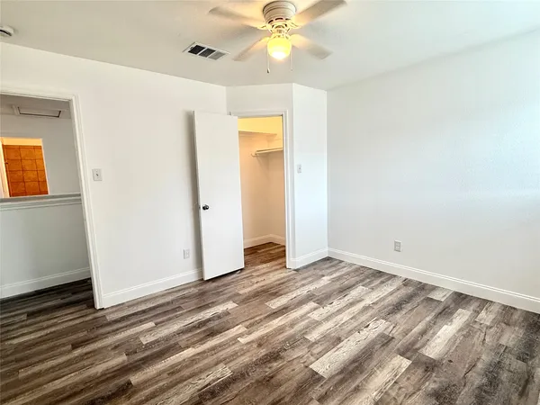 $2,000 | 529 West Metcalfe Street, Hutto, TX 78634