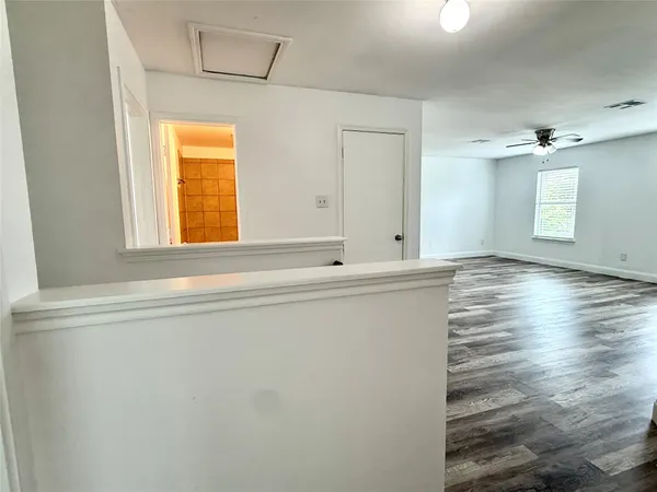 $2,000 | 529 West Metcalfe Street, Hutto, TX 78634