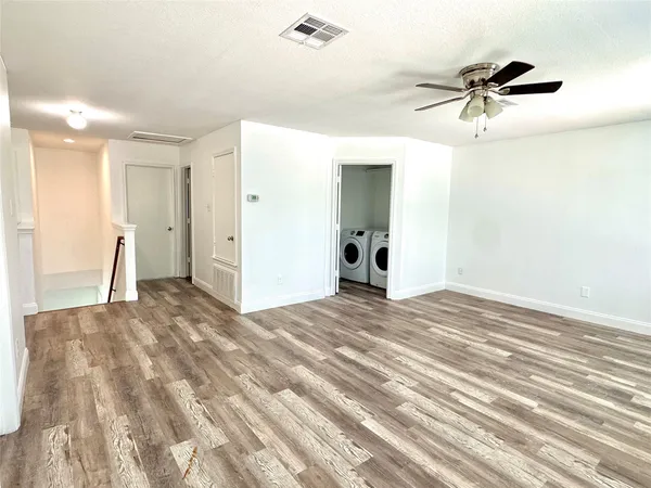 $2,000 | 529 West Metcalfe Street, Hutto, TX 78634