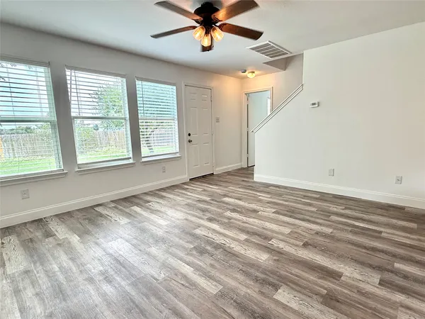 $2,000 | 529 West Metcalfe Street, Hutto, TX 78634