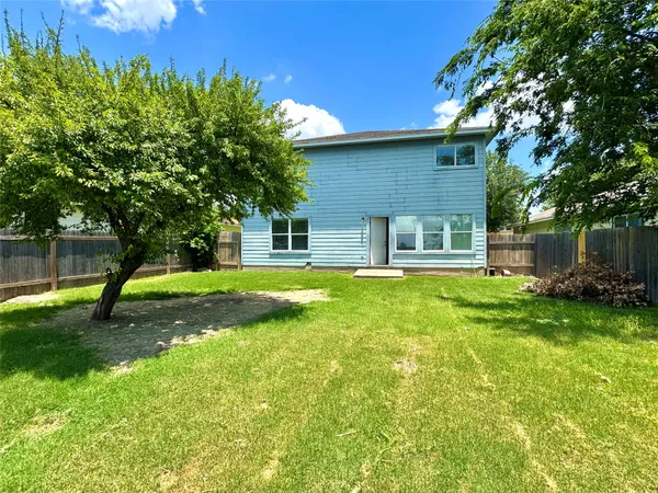 $2,000 | 529 West Metcalfe Street, Hutto, TX 78634