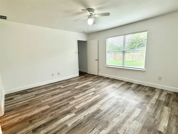 $2,000 | 529 West Metcalfe Street, Hutto, TX 78634