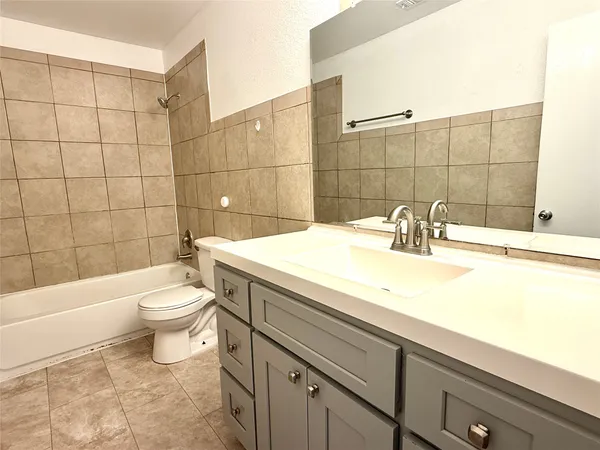 $2,000 | 529 West Metcalfe Street, Hutto, TX 78634