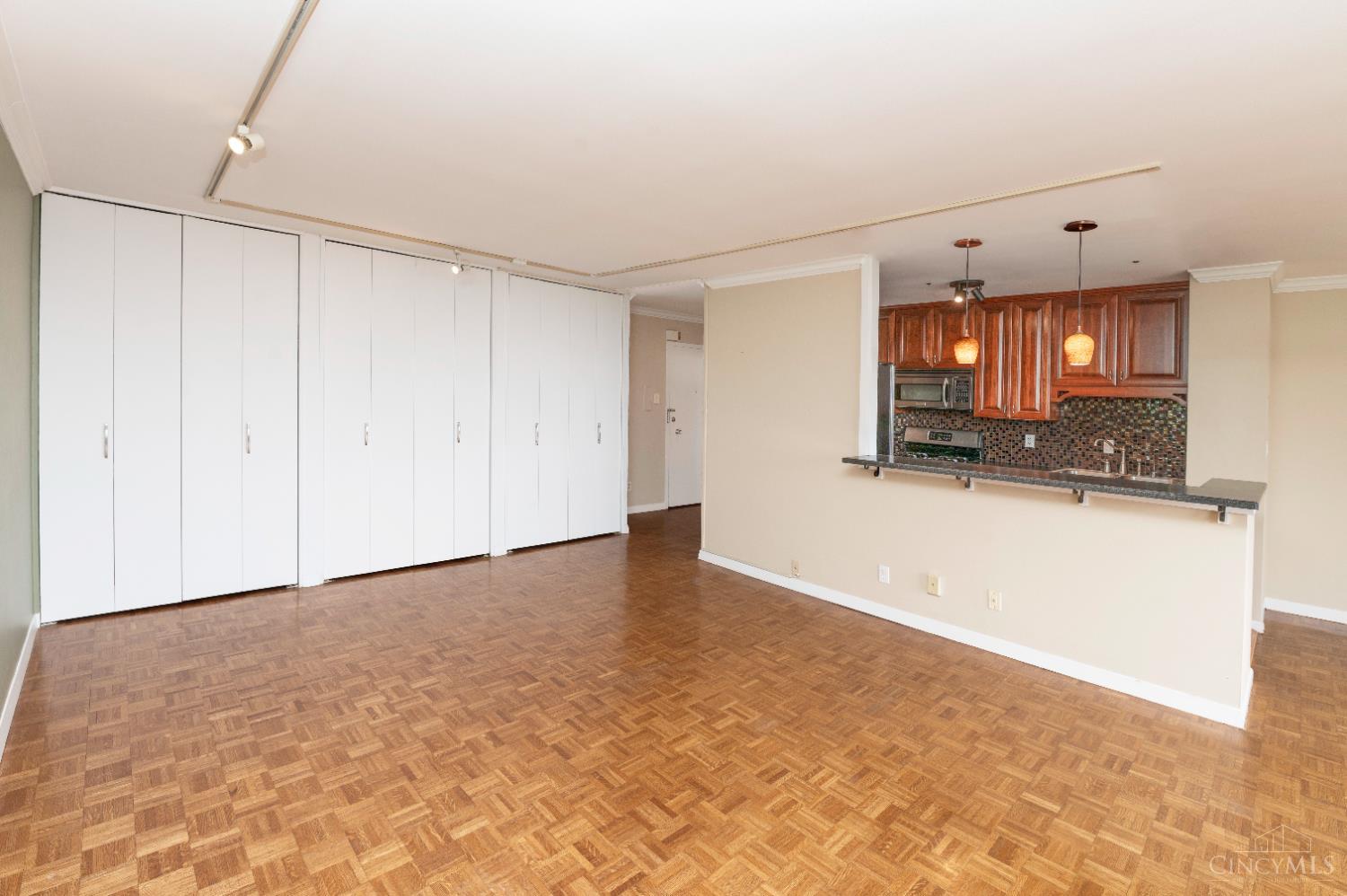 2324 Madison Road, Unit 1404 Cincinnati, OH 45208 - Photo 10 of 35