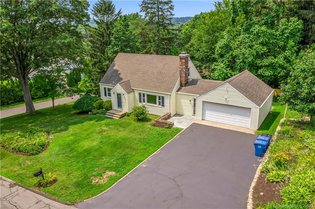 5 Rolling Wood Drive, Trumbull, CT 06611 Compass