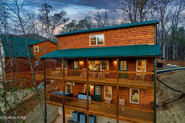 $999,999 | 809 String Run Way, Pigeon Forge, TN 37863