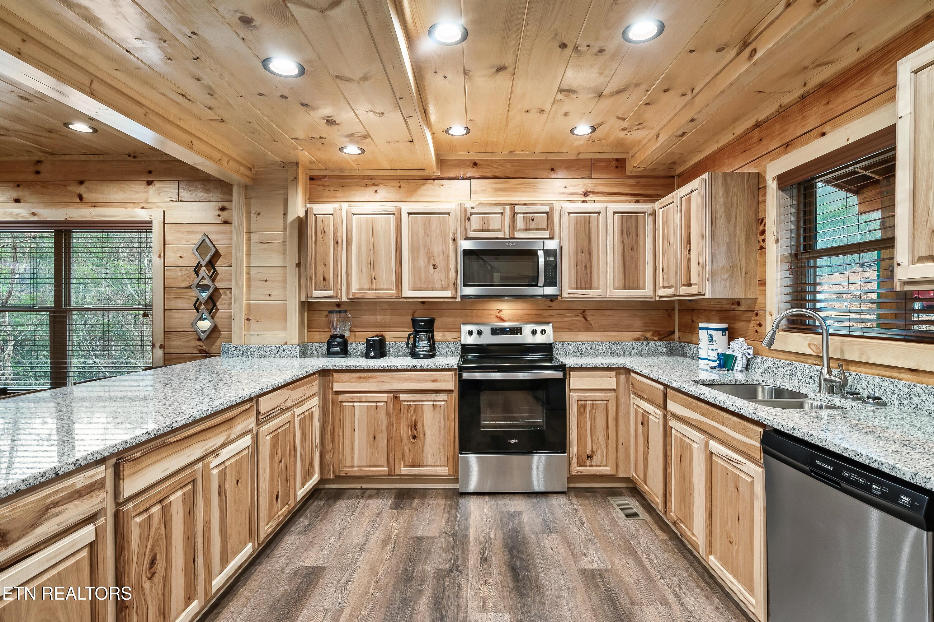 809 String Run Way Pigeon Forge, TN 37863 - Photo 10 of 48 809SR-13