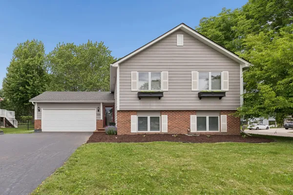 $450,000 | 7250 Cactus Curve, Chanhassen, MN 55317