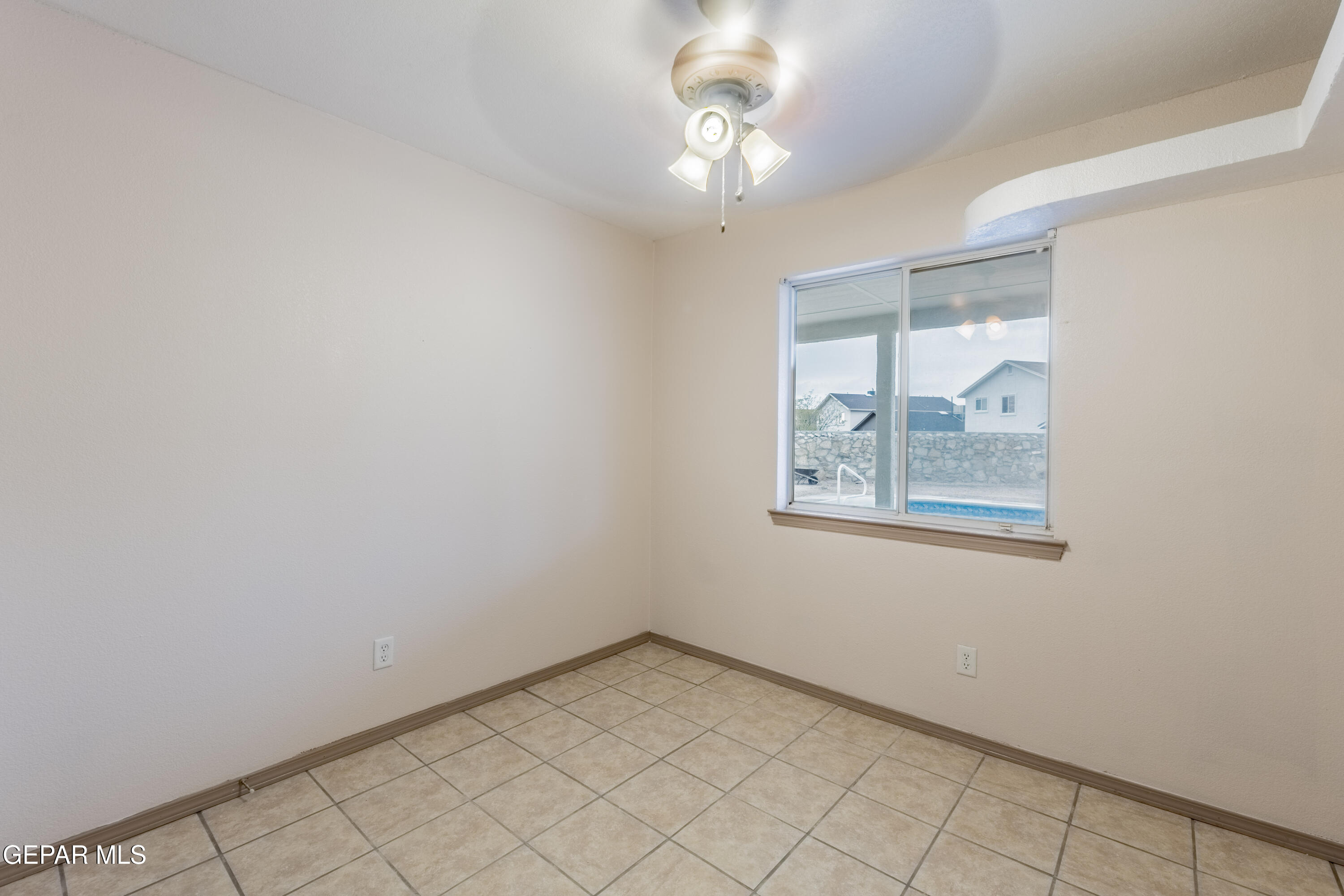 3849 Tierra Roca Place El Paso, TX 79938 - Photo 25 of 44 an empty room with a window