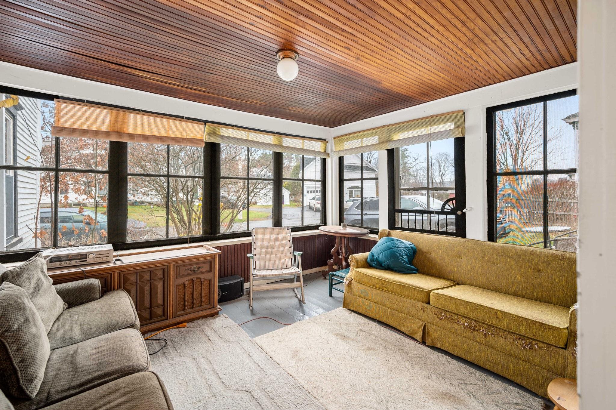 124 Congress Street Morristown, VT 05661 - Photo 5 of 32