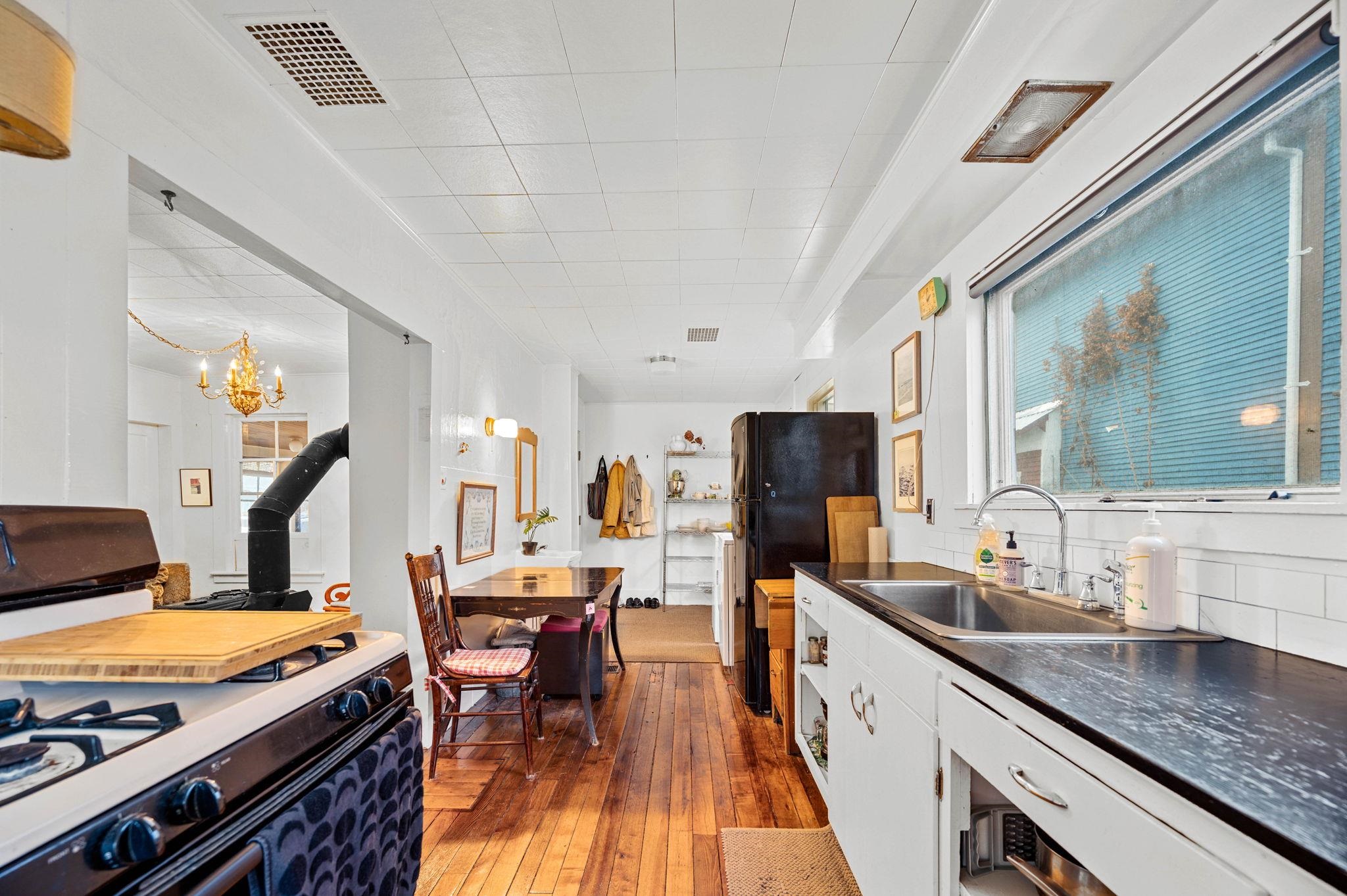 124 Congress Street Morristown, VT 05661 - Photo 8 of 32