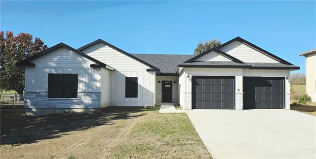 $355,000 | 204 Sellman Street, Warrensburg, MO 64093