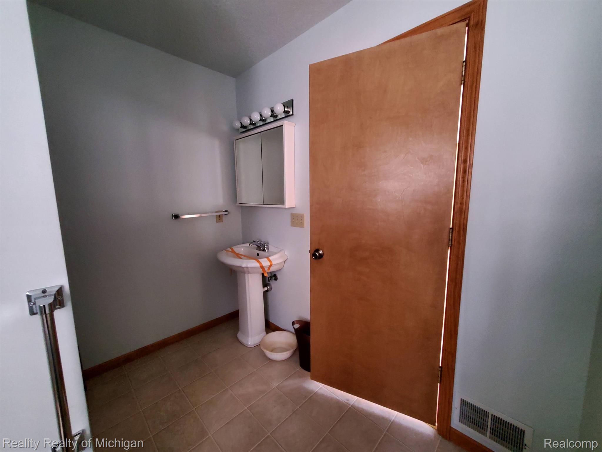5232 North 11 Mile Road Pinconning, MI 48650 - Photo 21 of 45 Gallery Image 21
