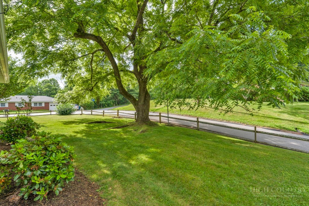 443 Dogwood Road Boone, NC 28607 - Photo 2 of 33