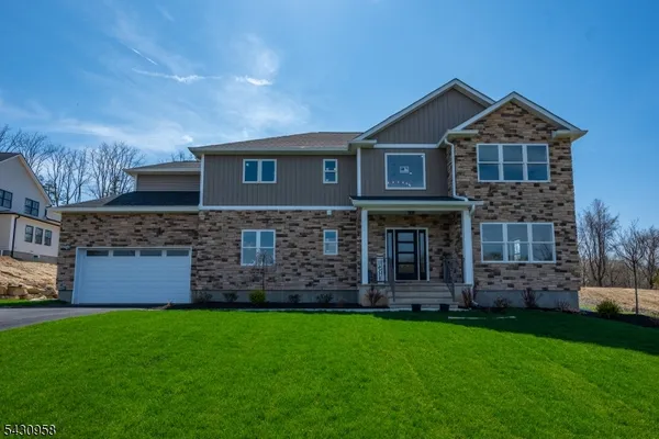 $889,000 | 7 Emerald Drive, Hamburg, NJ 07419