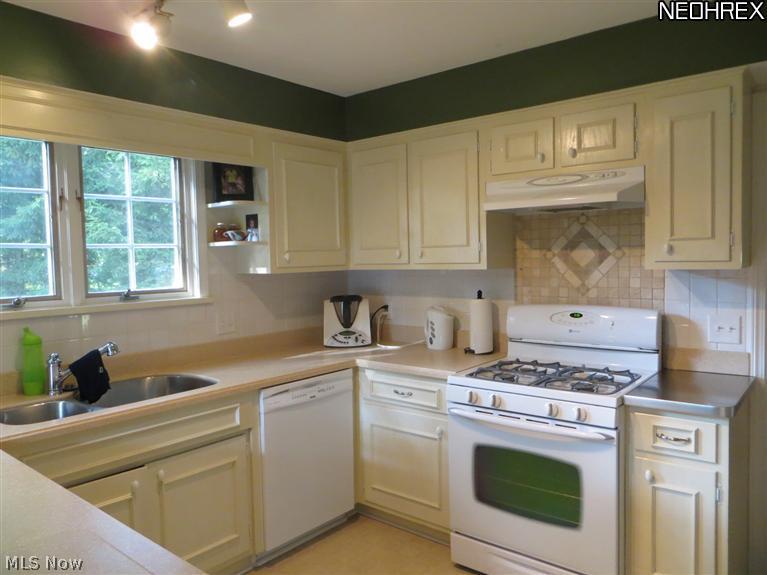 18898 Canyon Road Fairview Park, OH 44126 - Photo 7 of 13
