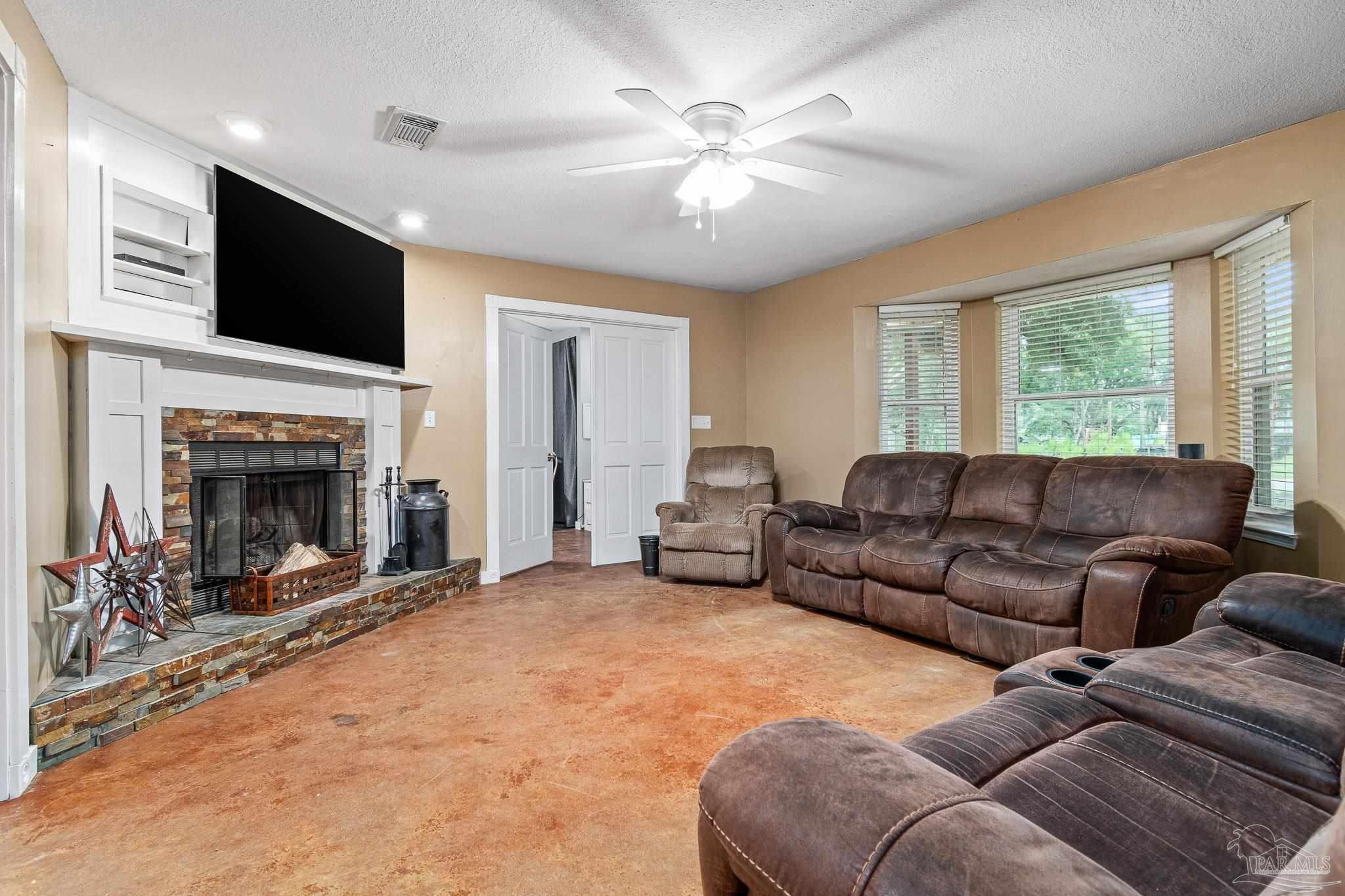 7024 Heath Road Milton, FL 32570 - Photo 5 of 50 Gallery Image 5