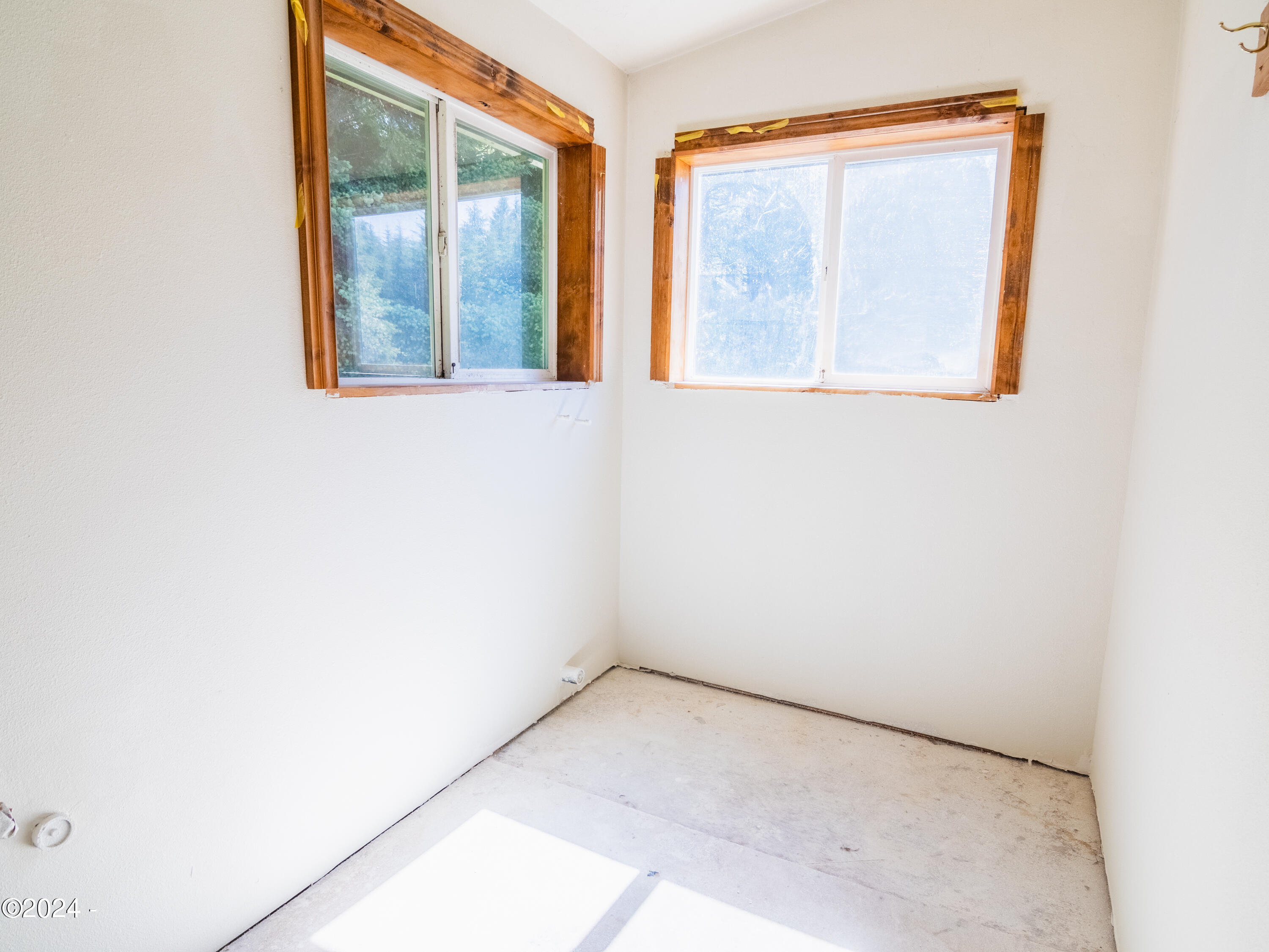 909 Christiansen Road Toledo, OR 97391 - Photo 37 of 43 Master Bath #2