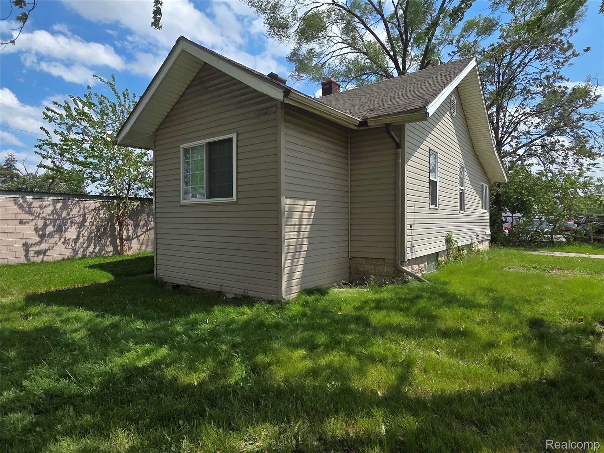 7210 Rivard Avenue Warren, MI 48091 - Photo 2 of 19 20260519_150502.jpg