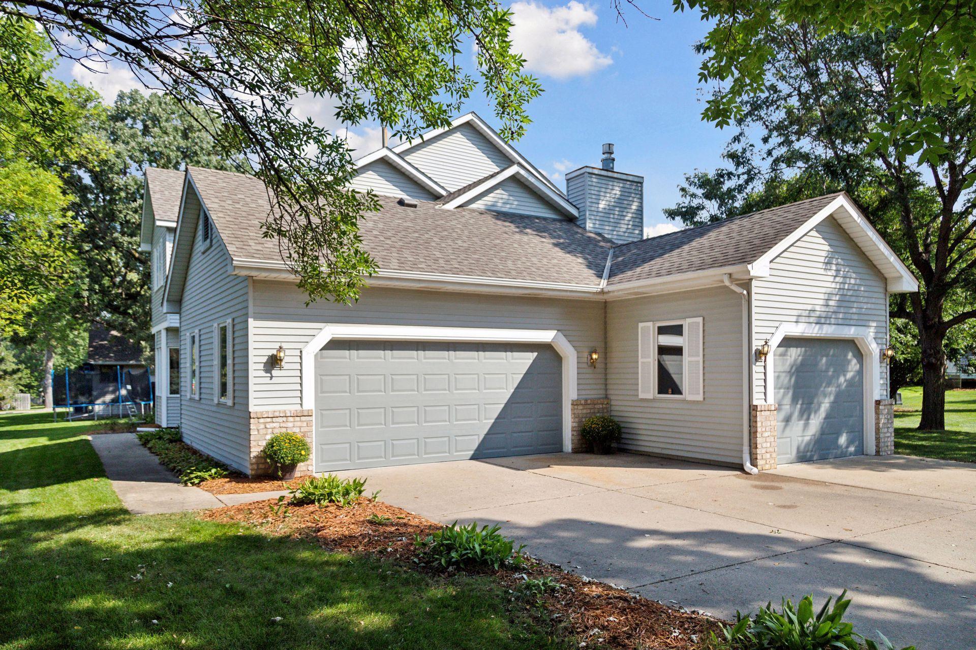 10073 Homeward Hills Road Eden Prairie, MN 55347 - Photo 2 of 17