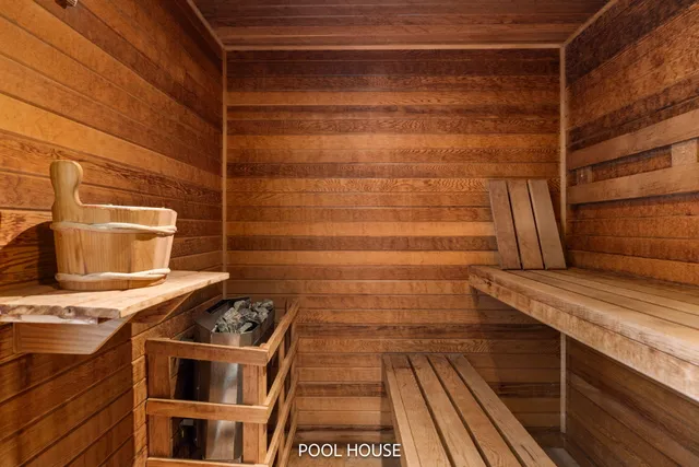 a view of entryway with a front door