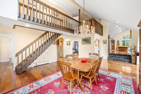 a view of entryway with a garden